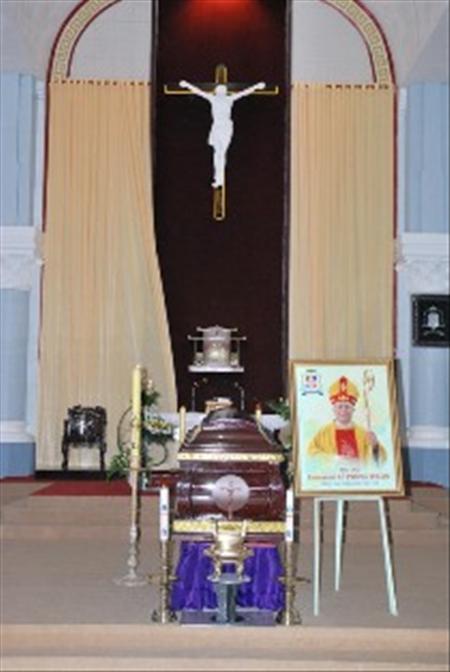 LỄ AN TÁNG ĐỨC CHA EMMANUEL LÊ PHONG THUẬN